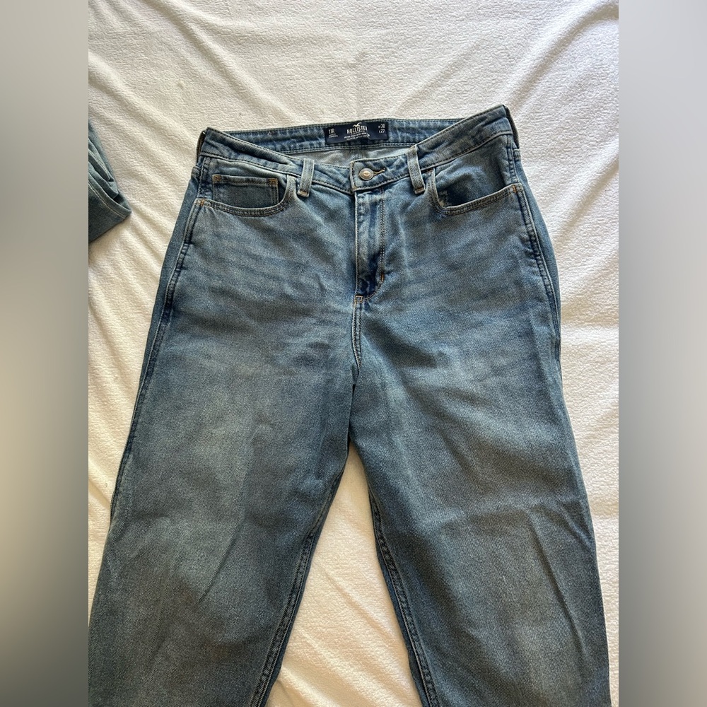 Hollister Ultra High Rise Mom